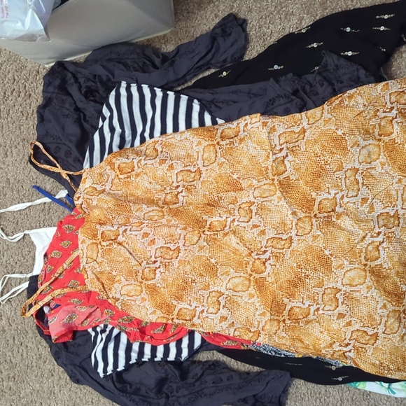 DONATED EACH FP/NASTY GAL/UO/BILLABONG LOT - Picture 13 of 16
